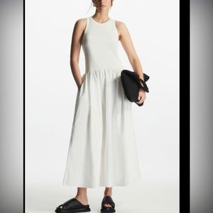 ISO!! COS modi dress jersey/poplin I’m desperate to find in a small!